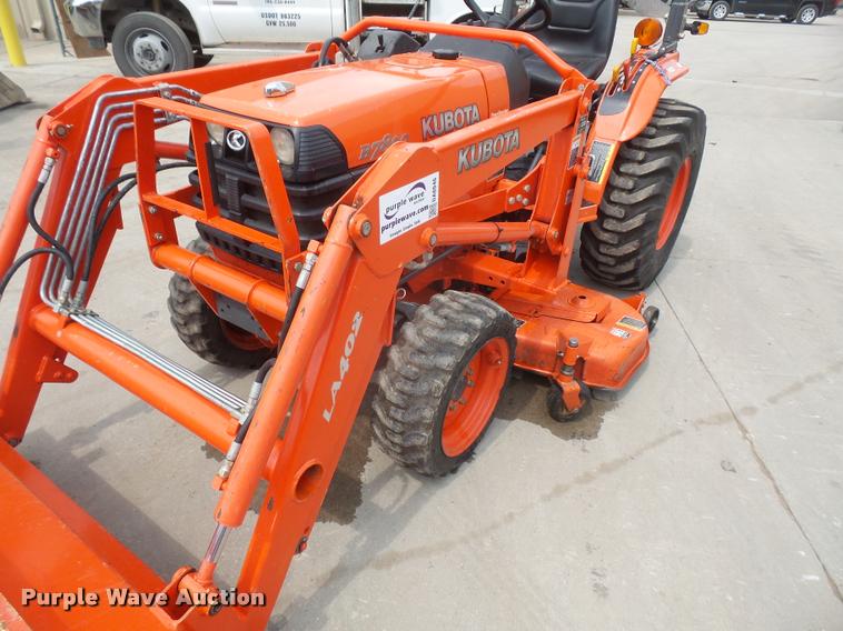 image for item DA8046 2003 Kubota B7800 MFWD tractor