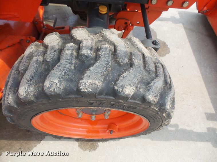image for item DA8046 2003 Kubota B7800 MFWD tractor