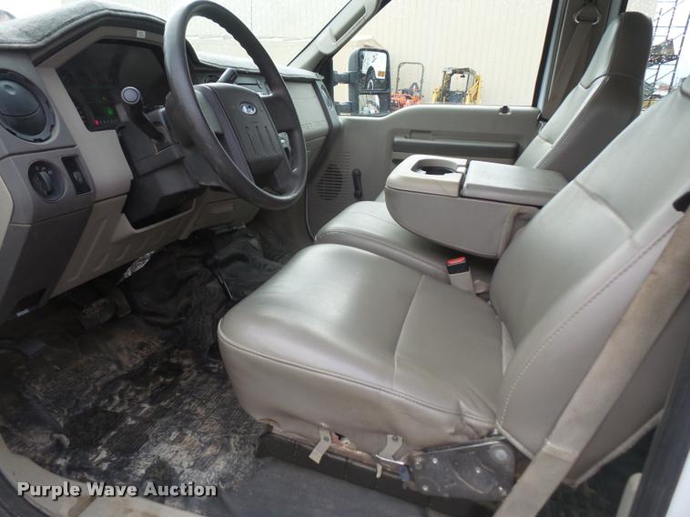 image for item DA8095 2008 Ford F550 Crew Cab flatbed truck