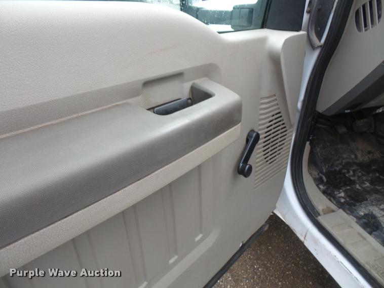 image for item DA8095 2008 Ford F550 Crew Cab flatbed truck