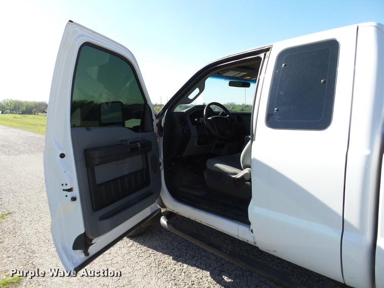 image for item DB0159 2011 Ford F250 Super Duty SuperCab pickup truck