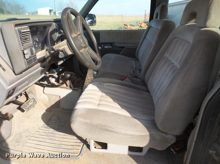 image for item DB0584 1992 Chevrolet 1500 Ext. Cab pickup truck