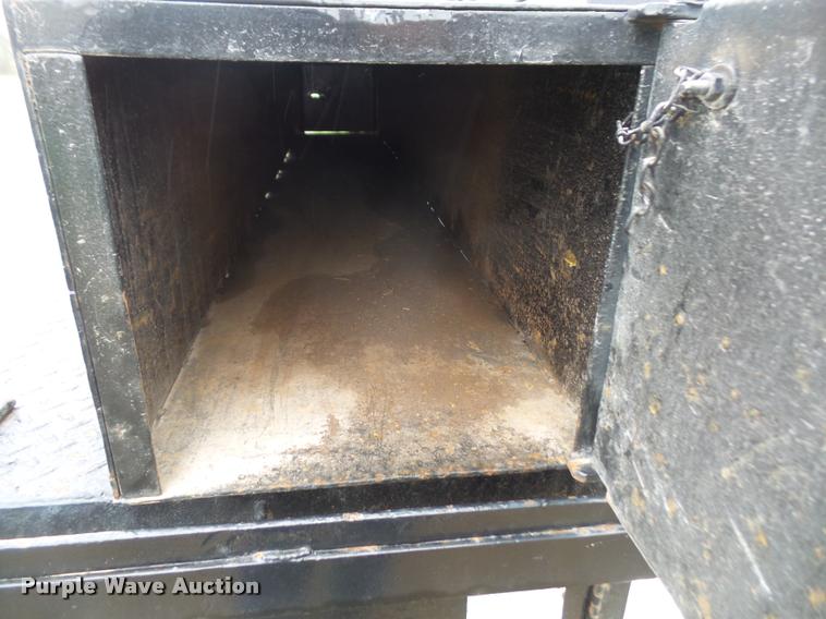 image for item DB0603 2004 Ford F350 Super Duty flatbed pickup truck