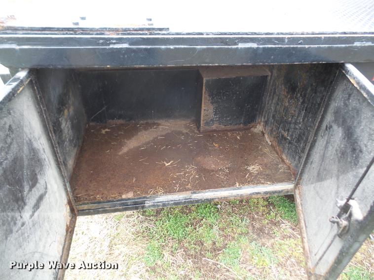 image for item DB0603 2004 Ford F350 Super Duty flatbed pickup truck