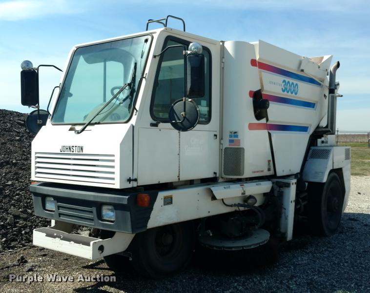 image for item DB0915 2003 Johnston 3000 street sweeper