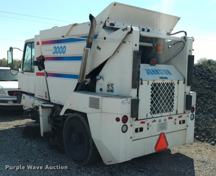 image for item DB0915 2003 Johnston 3000 street sweeper