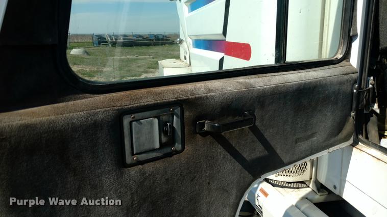 image for item DB0915 2003 Johnston 3000 street sweeper