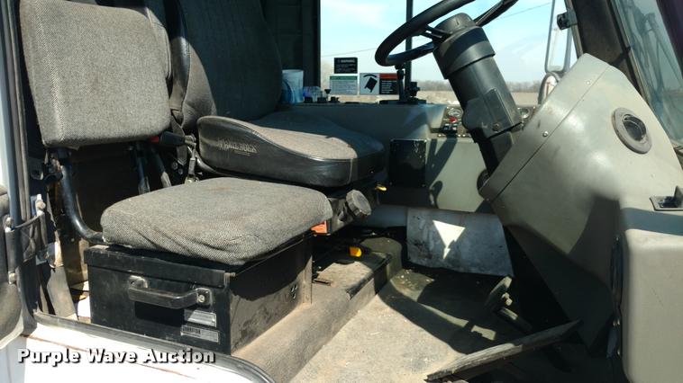 image for item DB0915 2003 Johnston 3000 street sweeper