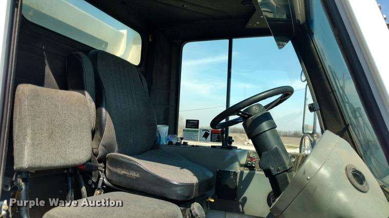 image for item DB0915 2003 Johnston 3000 street sweeper