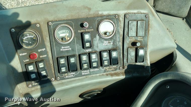 image for item DB0915 2003 Johnston 3000 street sweeper