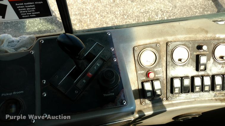 image for item DB0915 2003 Johnston 3000 street sweeper