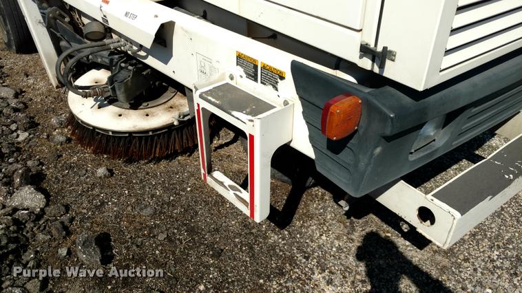 image for item DB0915 2003 Johnston 3000 street sweeper