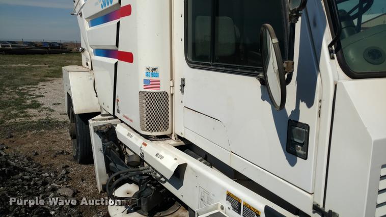 image for item DB0915 2003 Johnston 3000 street sweeper