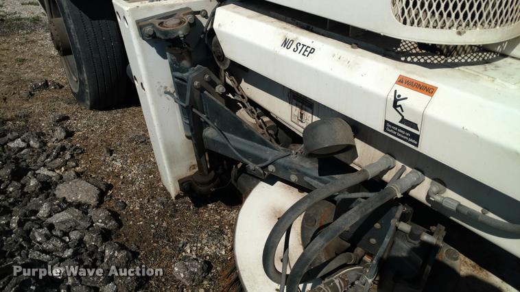 image for item DB0915 2003 Johnston 3000 street sweeper