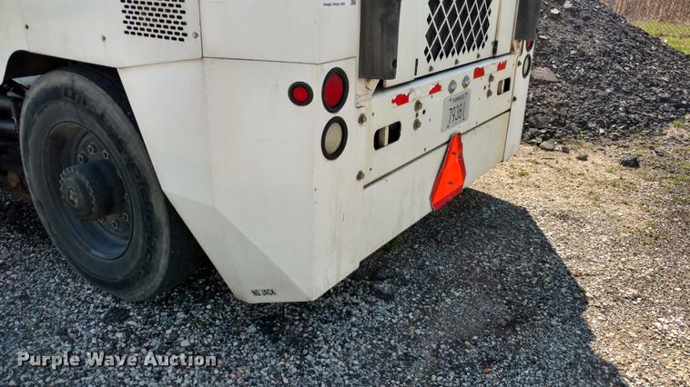 image for item DB0915 2003 Johnston 3000 street sweeper