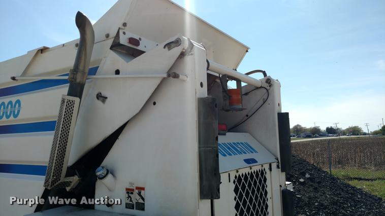 image for item DB0915 2003 Johnston 3000 street sweeper