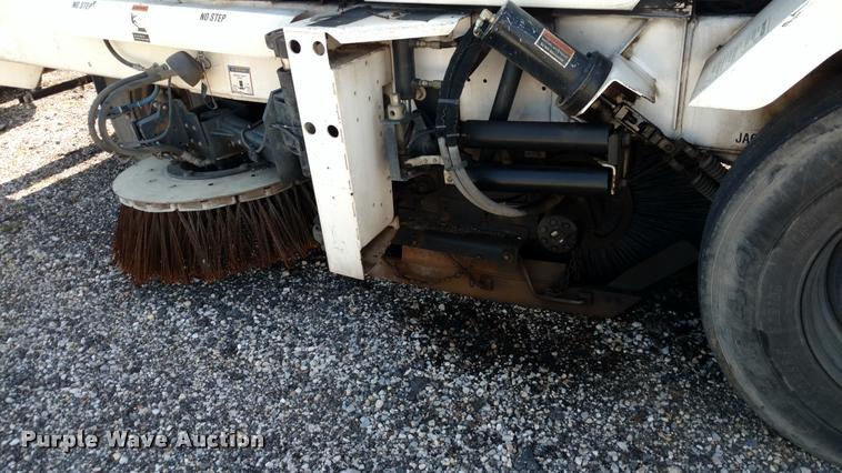 image for item DB0915 2003 Johnston 3000 street sweeper