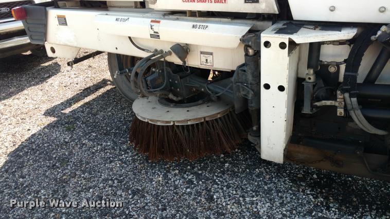 image for item DB0915 2003 Johnston 3000 street sweeper