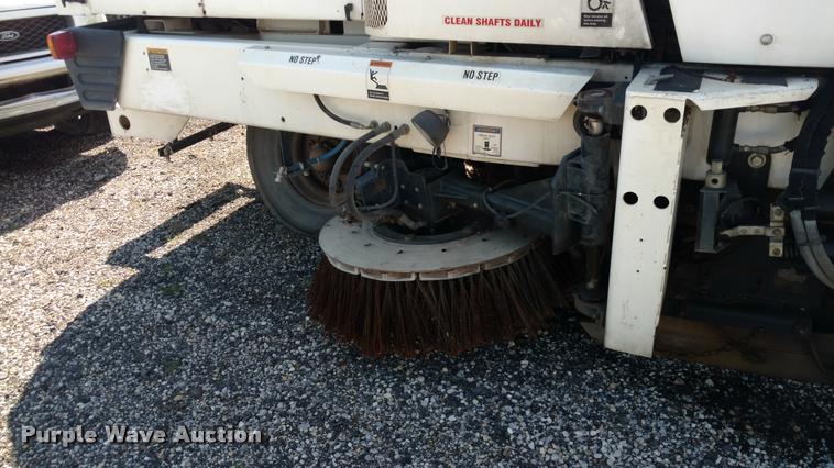 image for item DB0915 2003 Johnston 3000 street sweeper