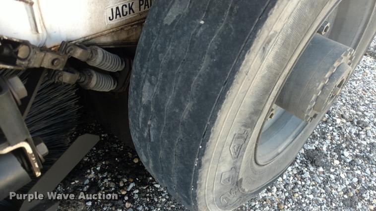 image for item DB0915 2003 Johnston 3000 street sweeper