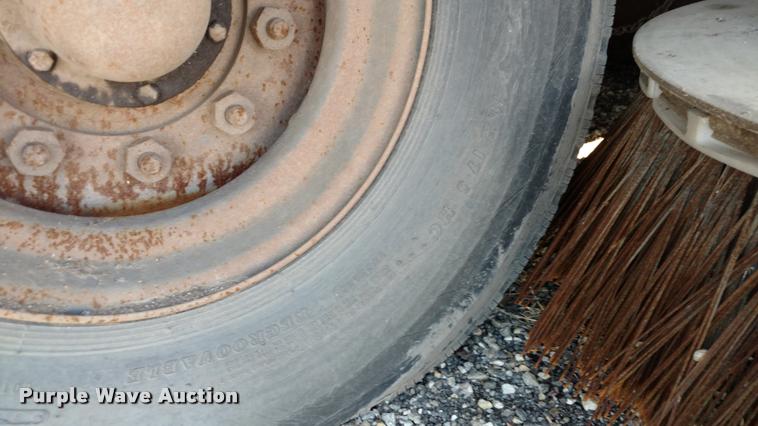 image for item DB0915 2003 Johnston 3000 street sweeper