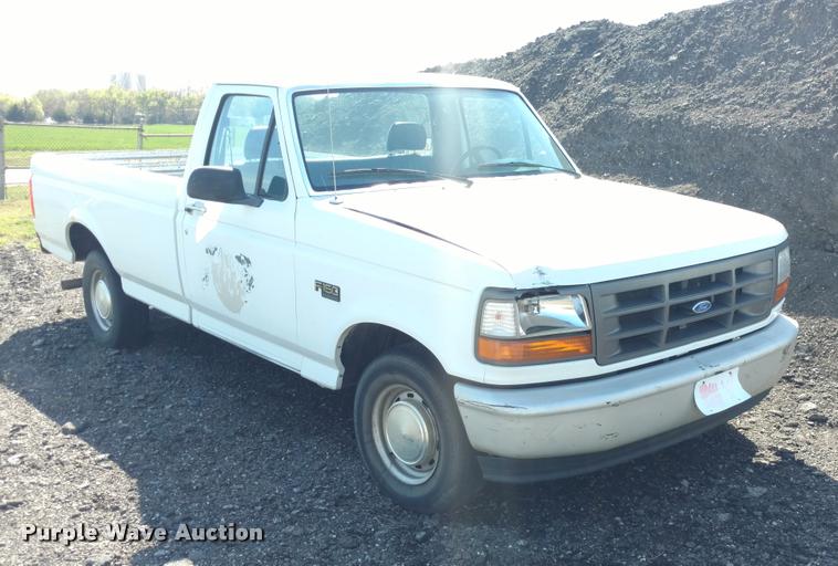 image for item DB0916 1995 Ford F150 XL pickup truck