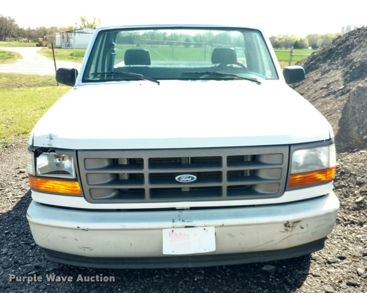 image for item DB0916 1995 Ford F150 XL pickup truck