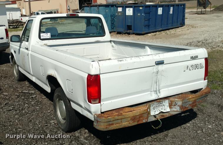 image for item DB0916 1995 Ford F150 XL pickup truck