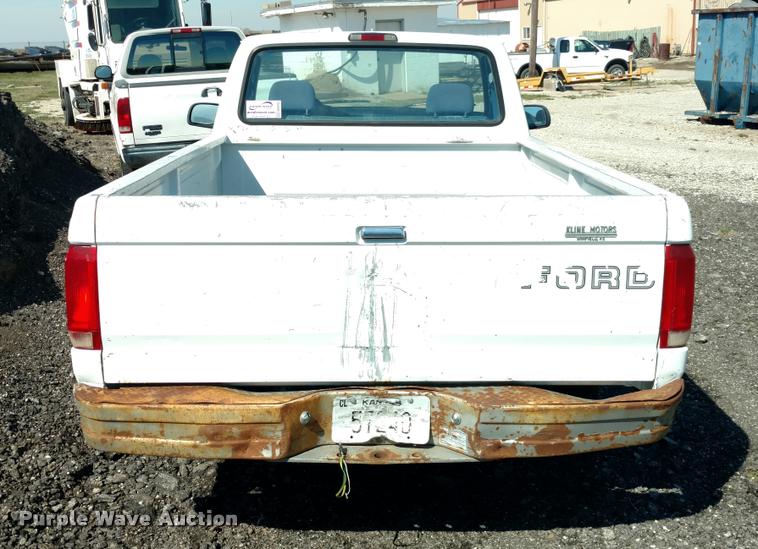 image for item DB0916 1995 Ford F150 XL pickup truck