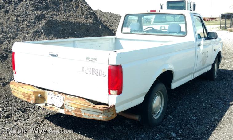 image for item DB0916 1995 Ford F150 XL pickup truck