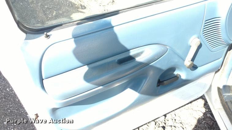 image for item DB0916 1995 Ford F150 XL pickup truck