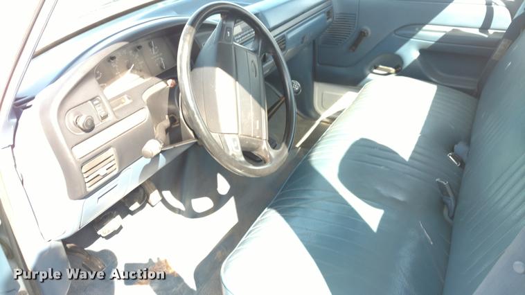 image for item DB0916 1995 Ford F150 XL pickup truck