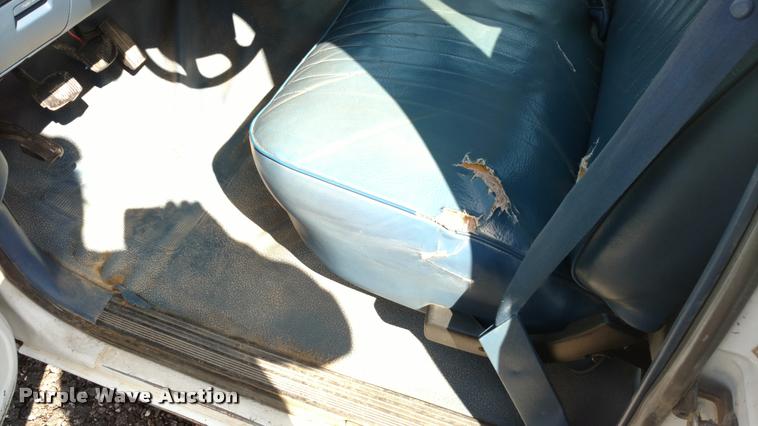 image for item DB0916 1995 Ford F150 XL pickup truck