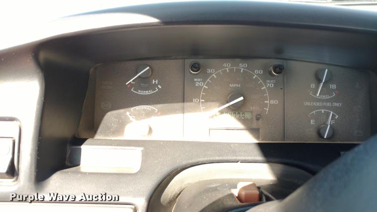 image for item DB0916 1995 Ford F150 XL pickup truck