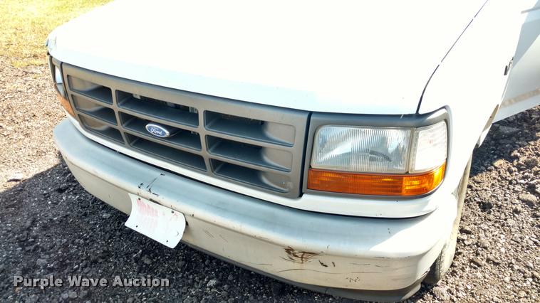 image for item DB0916 1995 Ford F150 XL pickup truck