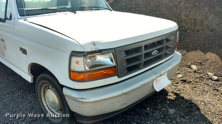 image for item DB0916 1995 Ford F150 XL pickup truck