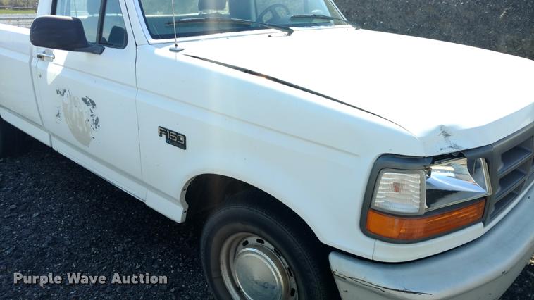 image for item DB0916 1995 Ford F150 XL pickup truck