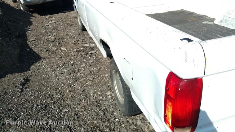 image for item DB0916 1995 Ford F150 XL pickup truck