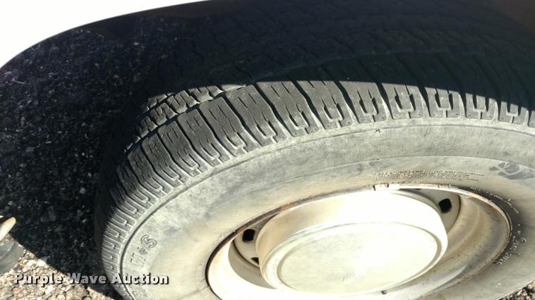 image for item DB0916 1995 Ford F150 XL pickup truck