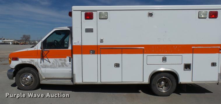 image for item DB2464 2000 Ford Econoline E450 ambulance