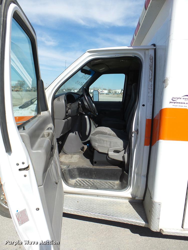 image for item DB2464 2000 Ford Econoline E450 ambulance