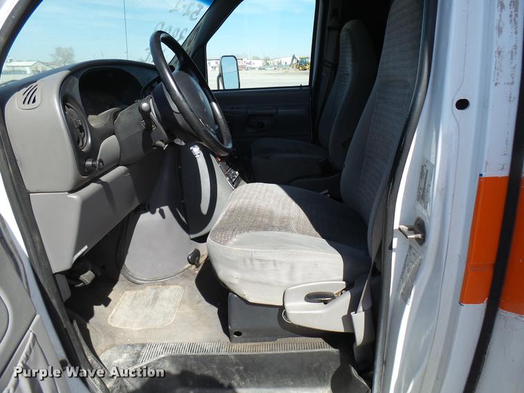 image for item DB2464 2000 Ford Econoline E450 ambulance