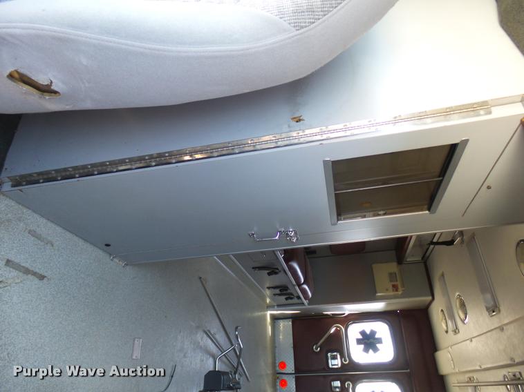image for item DB2464 2000 Ford Econoline E450 ambulance