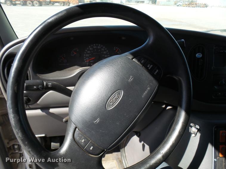 image for item DB2464 2000 Ford Econoline E450 ambulance