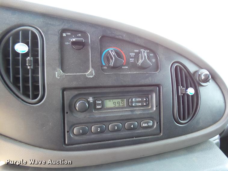 image for item DB2464 2000 Ford Econoline E450 ambulance