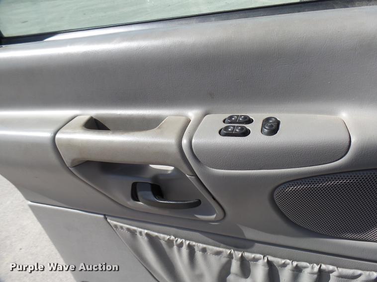 image for item DB2464 2000 Ford Econoline E450 ambulance