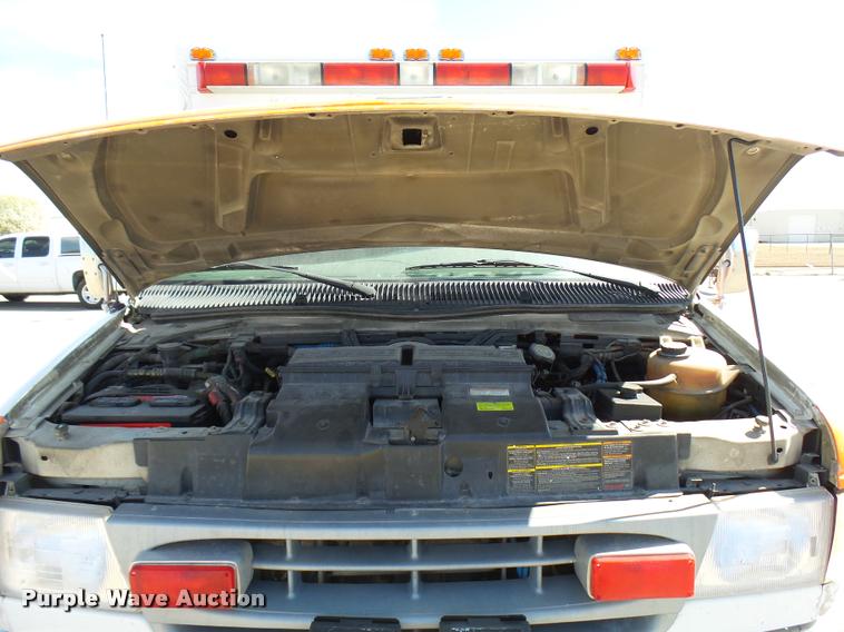 image for item DB2464 2000 Ford Econoline E450 ambulance
