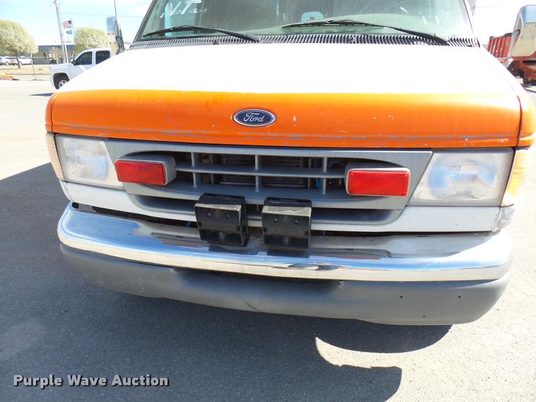 image for item DB2464 2000 Ford Econoline E450 ambulance