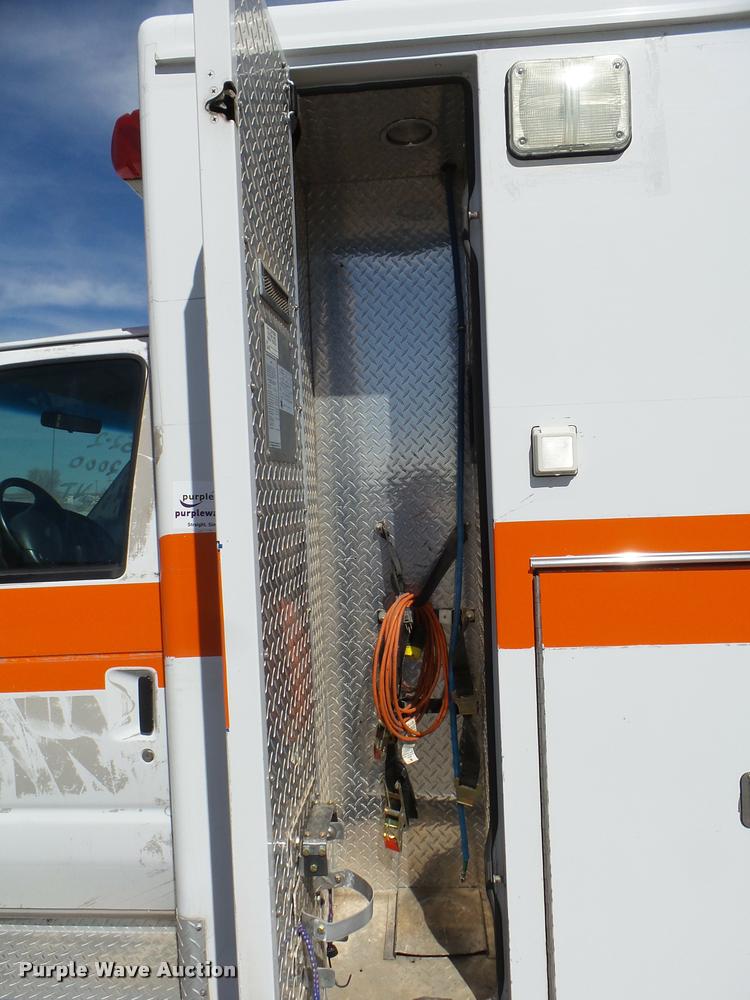 image for item DB2464 2000 Ford Econoline E450 ambulance