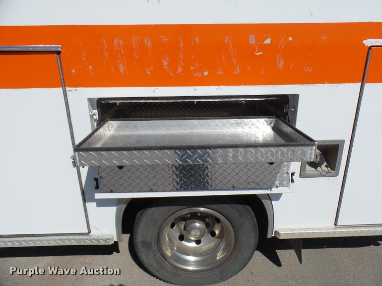 image for item DB2464 2000 Ford Econoline E450 ambulance